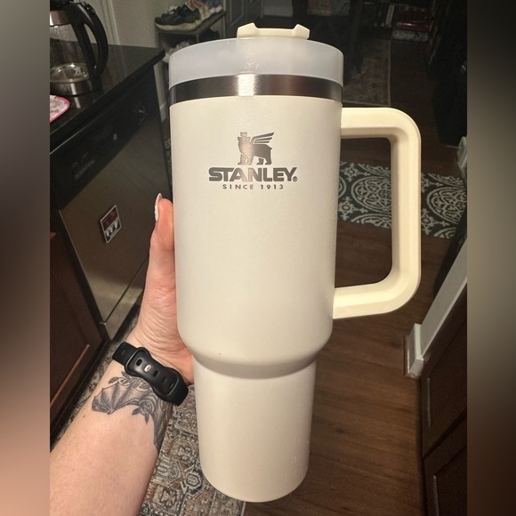 Stanley 40oz Tumbler - Picture 2 of 6